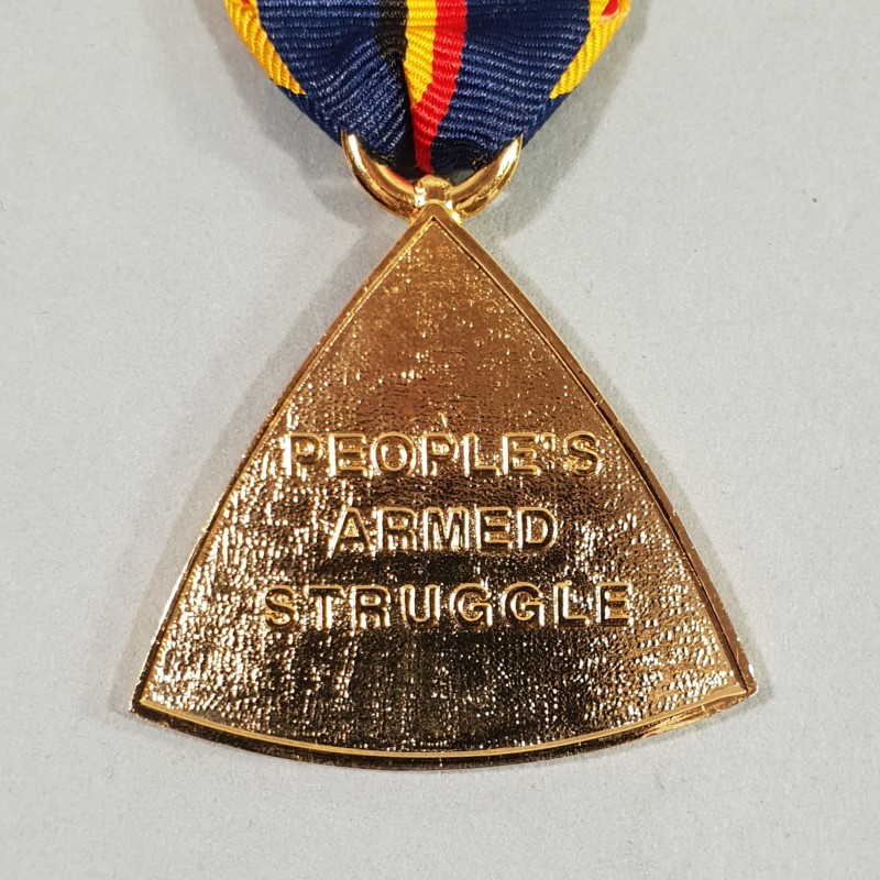 OUGANDA AFRIQUE DU SUD MEDAILLE TRIANGLE DU LUWERO 1981 - 1986 POUR VOLONTAIRES SOUTH AFRICA UGANDA MEDAL °